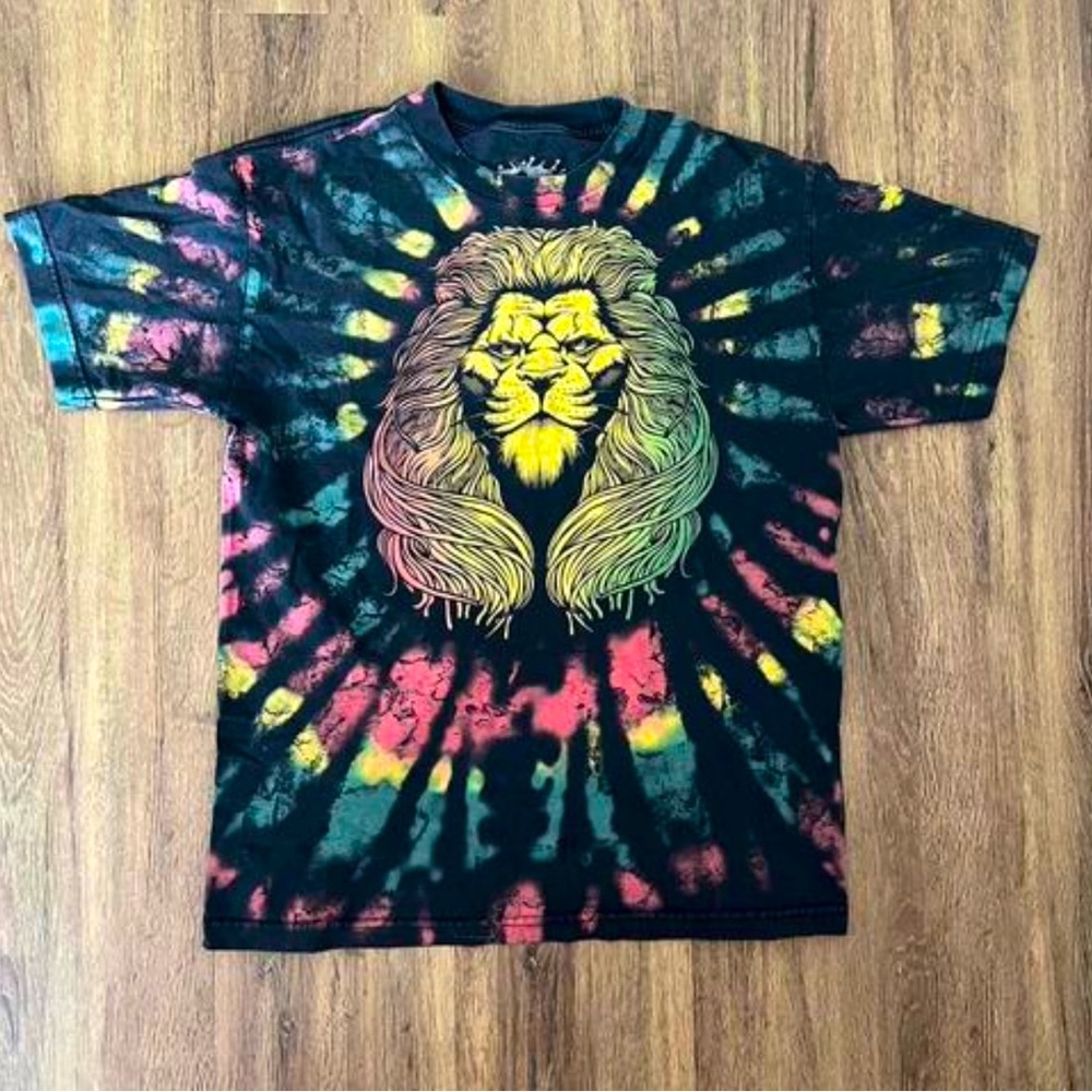 Lion tie-dye shirt